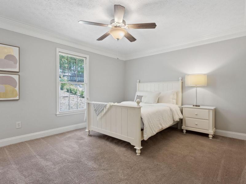 A photo of a PadSplit unit, with a bed at the center of a white room.