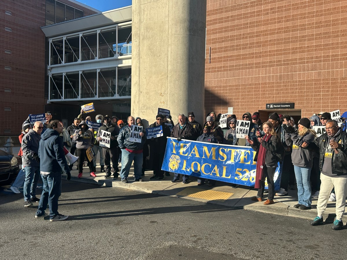 Avis airport workers, Teamsters rally for higher pay
