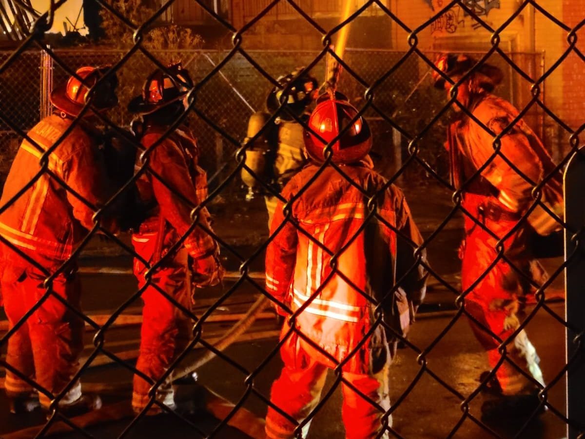 Mayor mudslings, instead of signing firefighter union contract